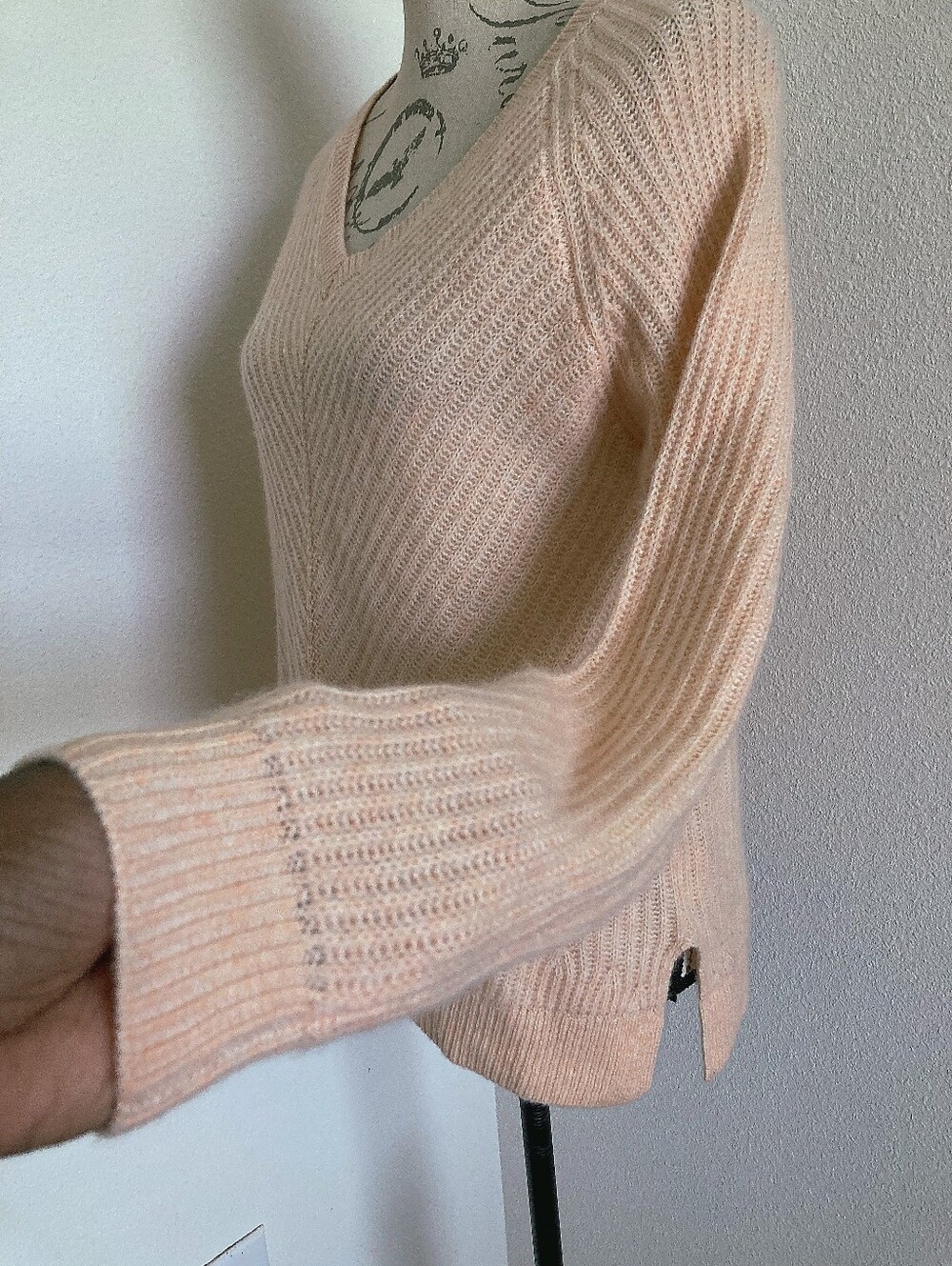 Moth Anthropologie 100% Cashmere V Neck knit Sweater S Pink Ribbed quiet luxury - Picture 11 of 17